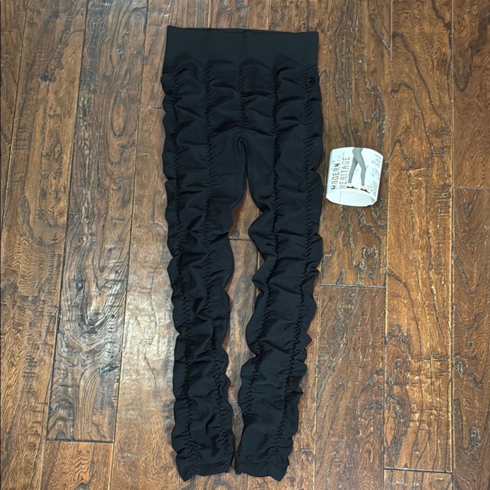 Modern Heritage Black Ruched Leggings M/L NWT